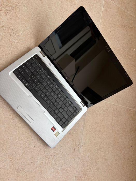 Laptop HP Pavilion – în stare bună