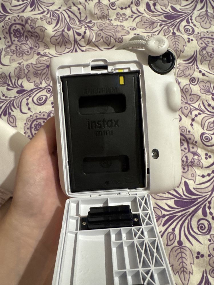 Продается Instax mini 12