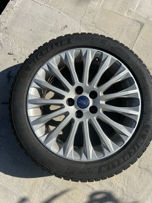 Продавам гуми и джанти форд 17