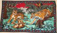 Carpetă perete ,,Familia de tigri"135x87cm din seria Răpirea din serai