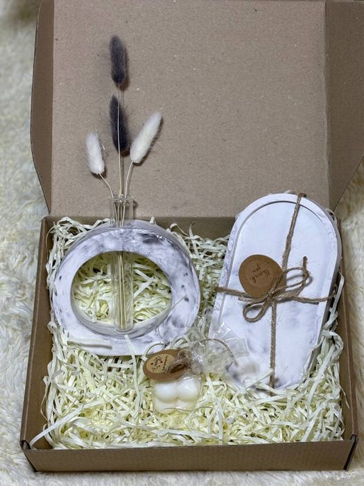 Ваза декоративная из гипса,мрамор.