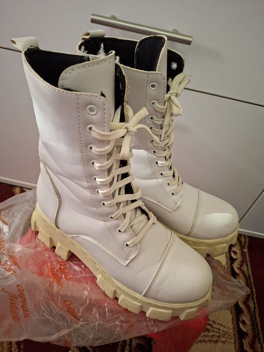 Сапожки Белые женские стильные