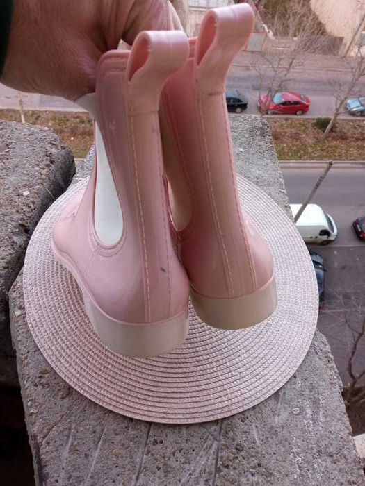 Cizmulite noi cauciuc , mar. 41, (26 cm) made in Italy.
