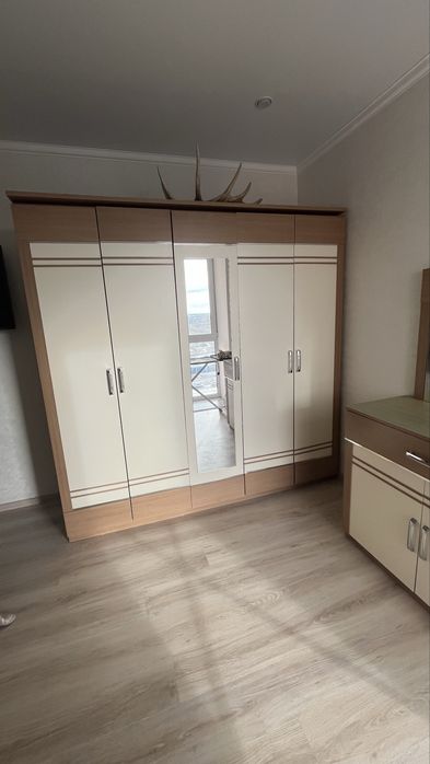 Продам спальный гарнитур