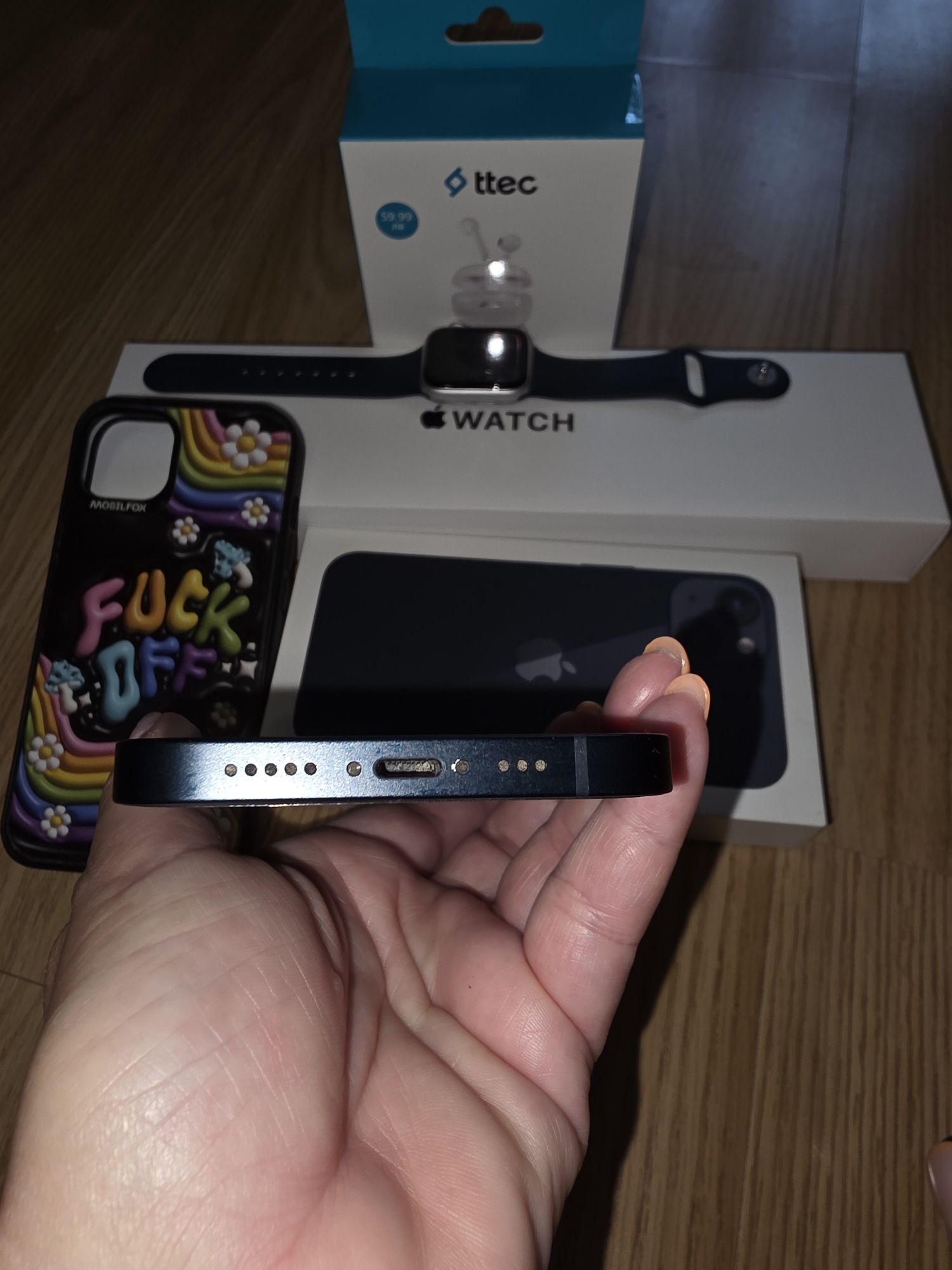 Комплект iPhone 13 256gb + watch se 40mm + безжични слушалки