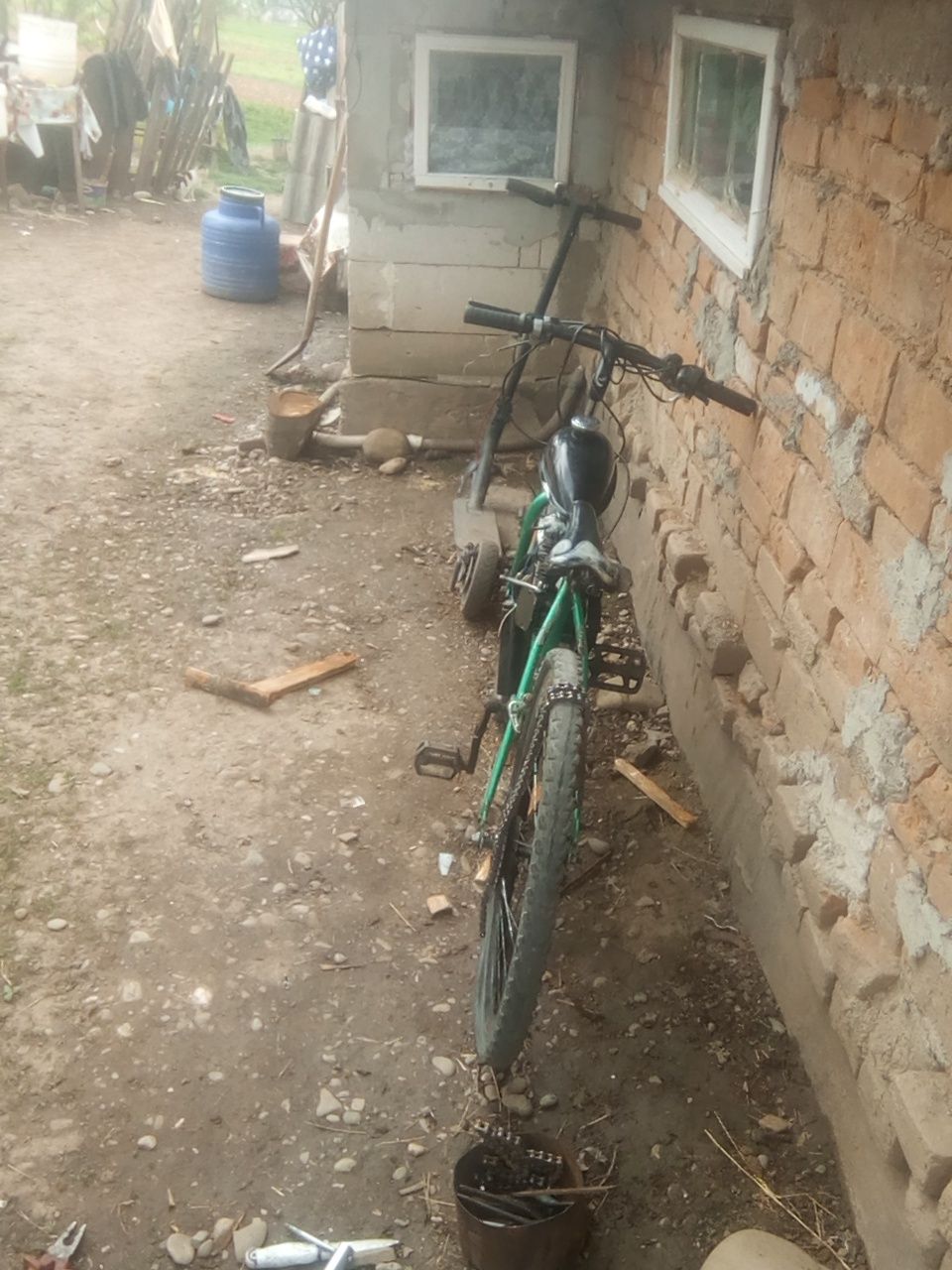 Vând bicicletă cu motor 80 CC