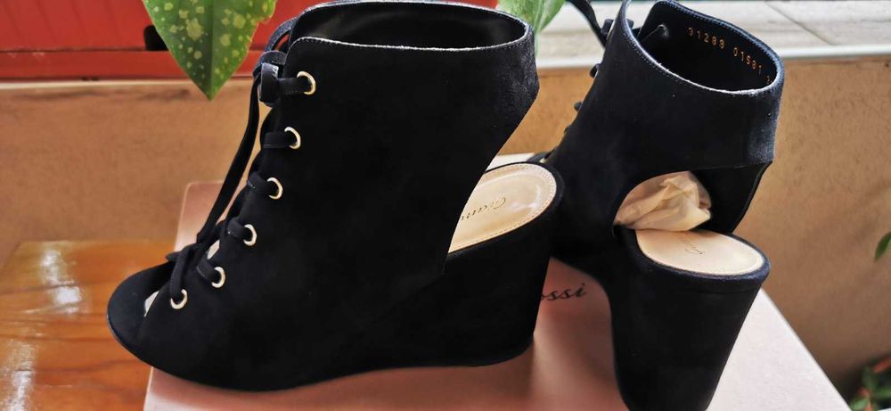 Оригинални маркови дамски обувки GIANVITO ROSSI - 37,5 номер