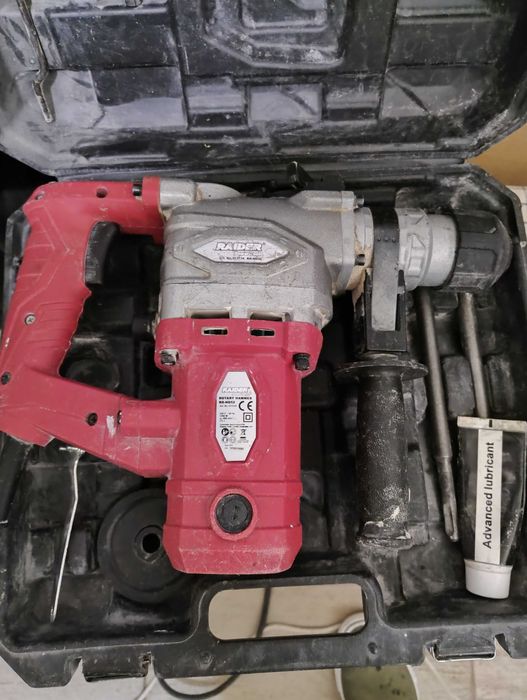 Продавам перфоратор Raider RD-HD52