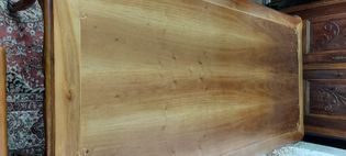Masa masiva din lemn de nuc