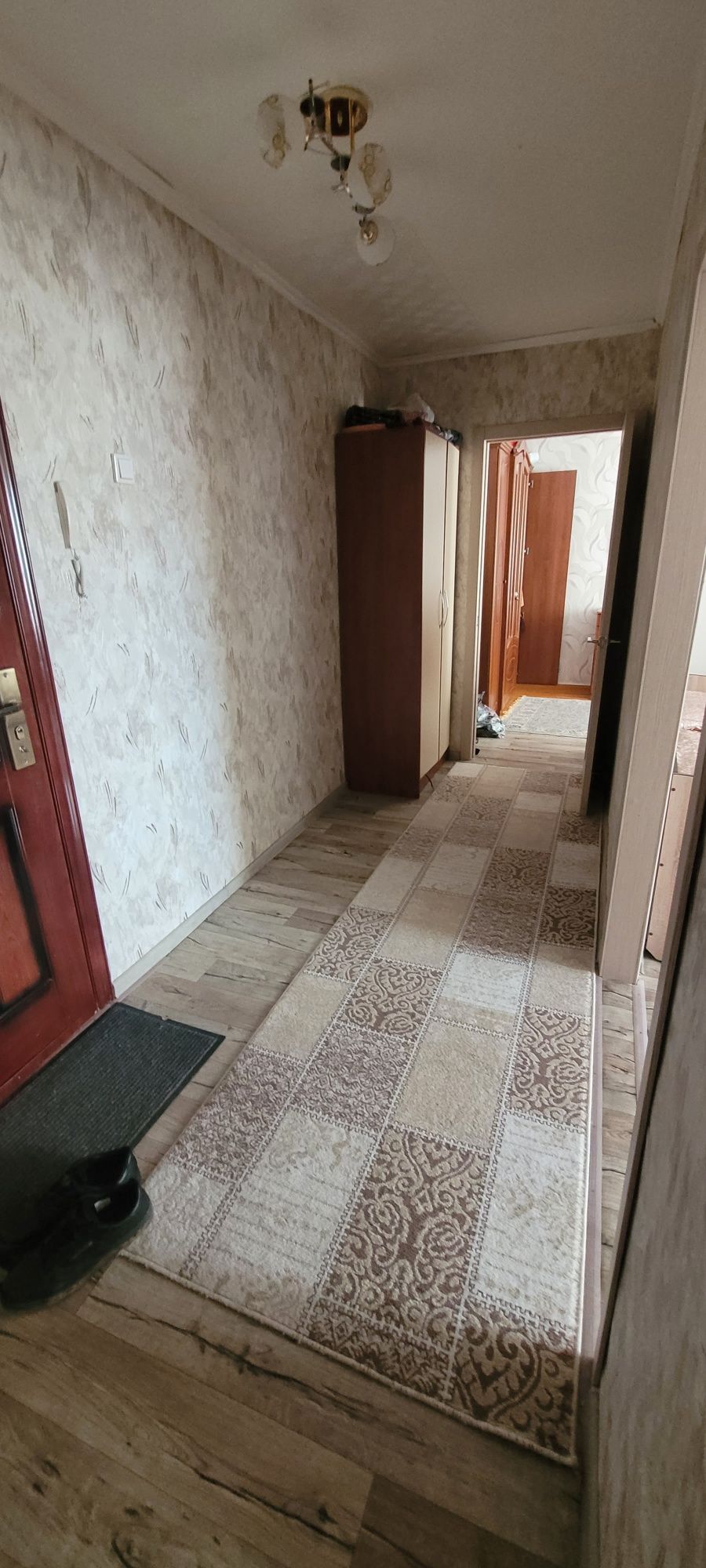 Срочно продам 2 х комнатную квартиру. 4 микрорайон 35 дом.