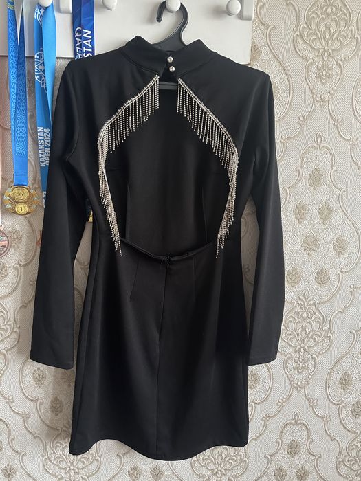 Продам платье с отрытой спиной
