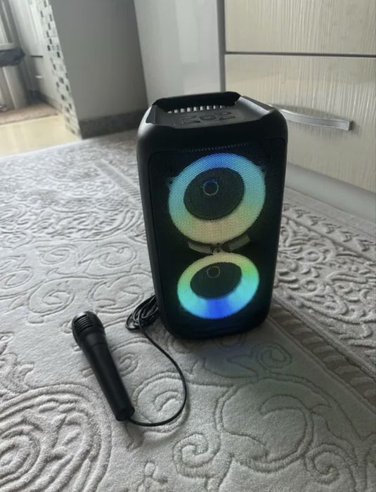 Boxa portabila cu bluetooth si microfon