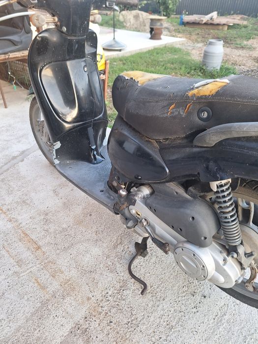 Vând scuter Aprilia scarabeo.