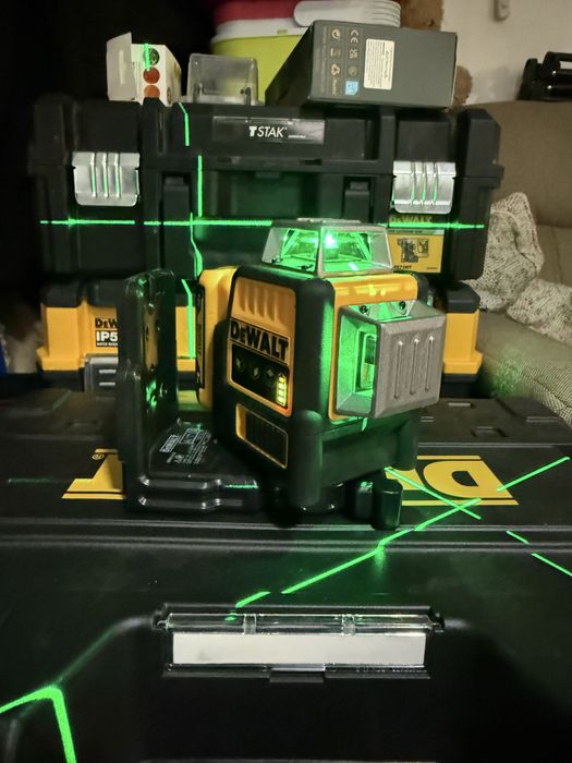Nivela laser cu 16 lini Dewalt DCE089D1G