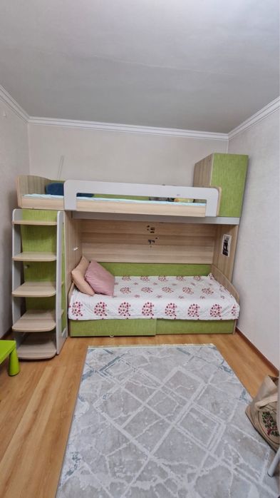 Продам двухъярусную кровать, прочная и удобная