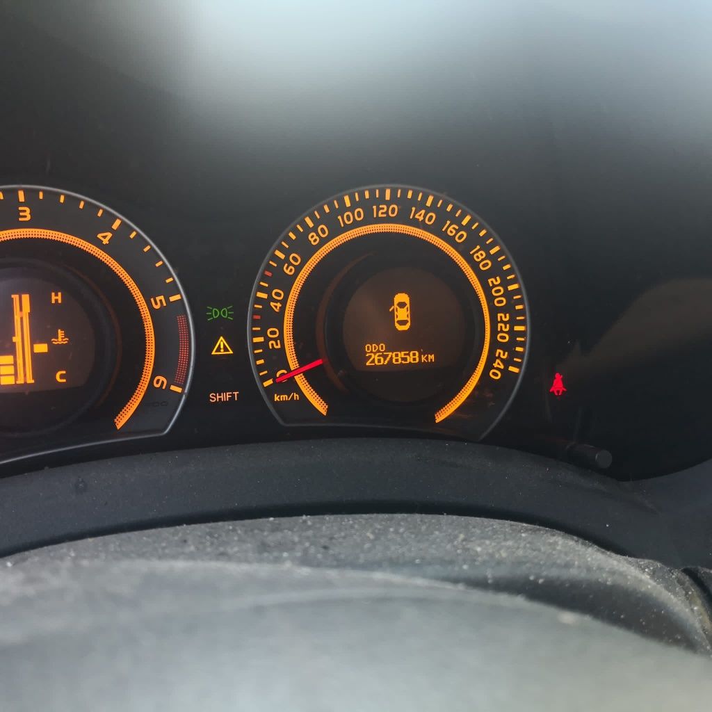 Vând toyota auris