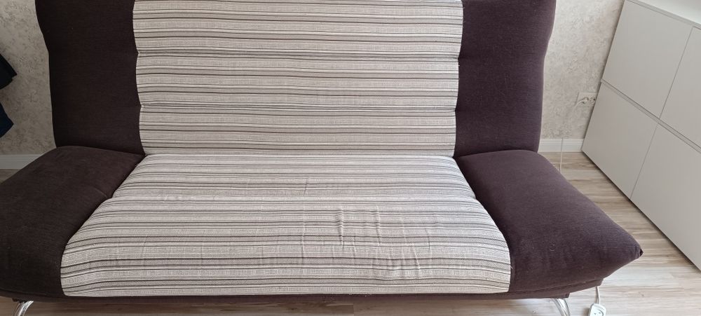 Диван раскладной,в отличном состоянии