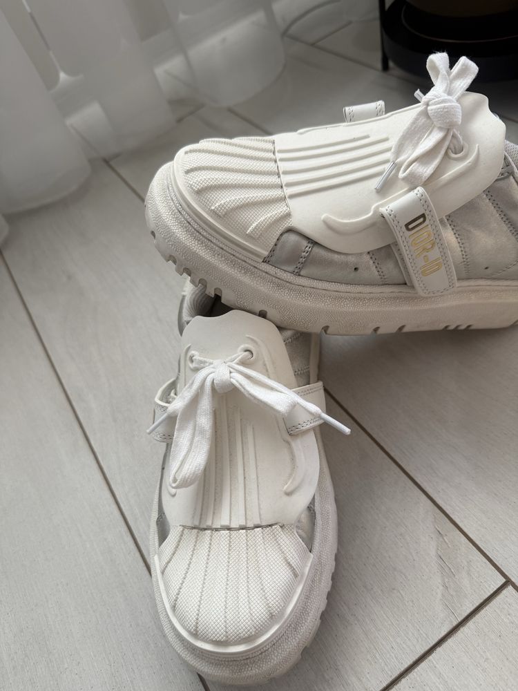 Уникални маратонки на Dior