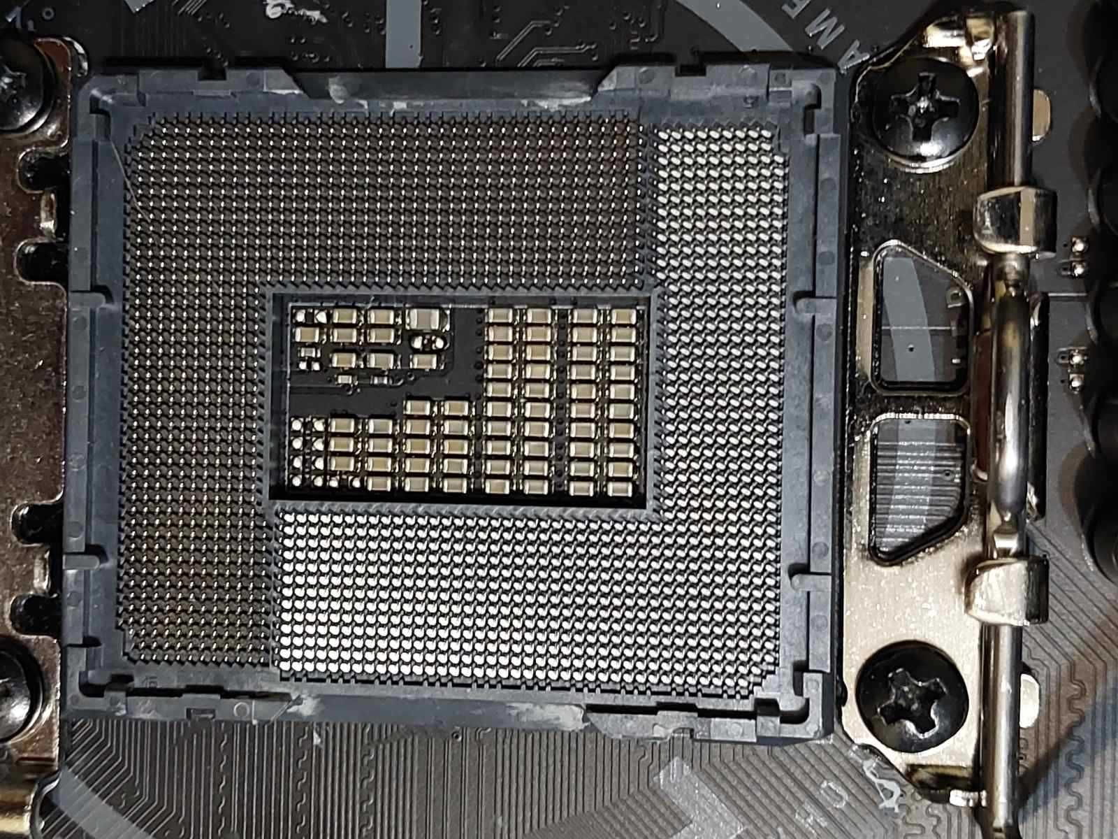Intel Core i7 13700 + Asus ROG Strix B760-F Wi-Fi DDR5