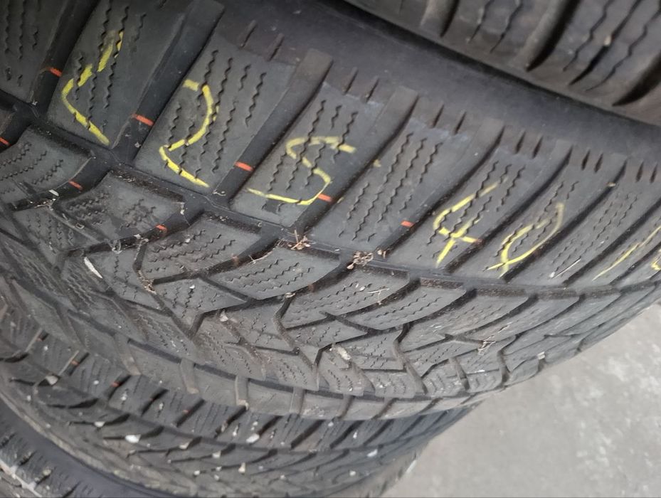 Anvelope iarna Dunlop 225/40 R18