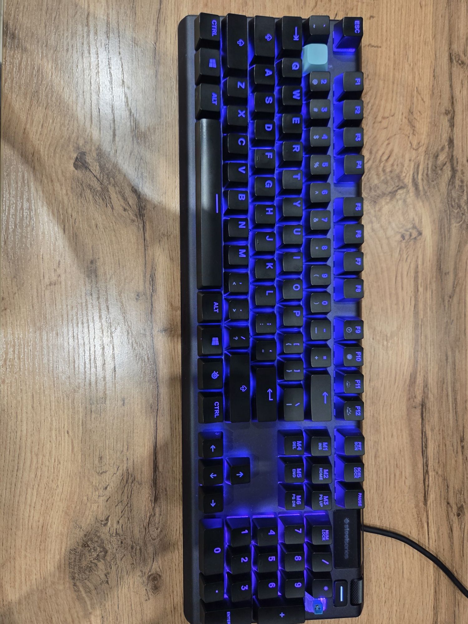 Продам клавиатуру steelseries apex 5