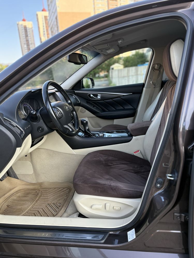 Продаю Infiniti Q50