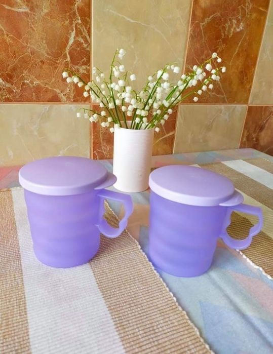 Cana cu capac Tupperware