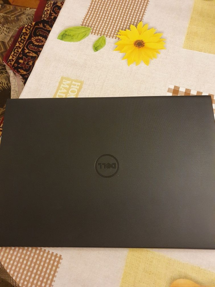 Laptop Dell ispiron 3576 HDD ssd 1000 gb ram 8 gb procesor i5