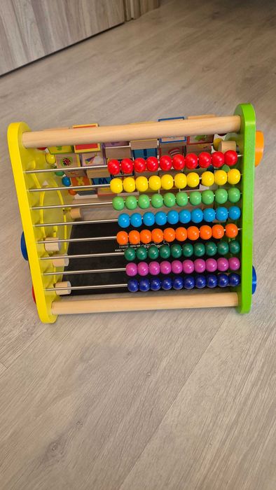 Centru de activitati triunghiular