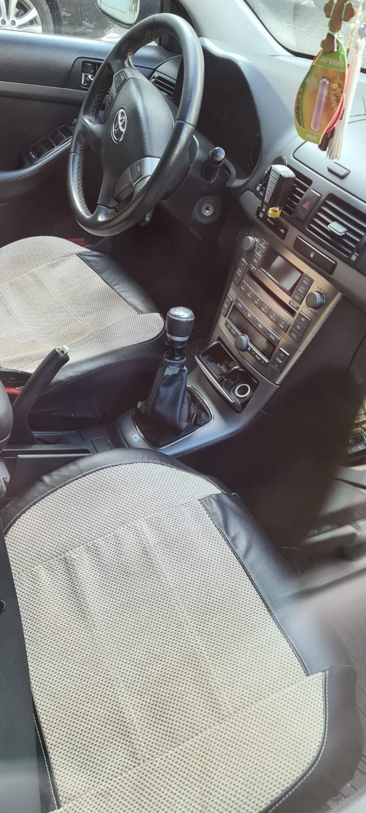 Vând Toyota Avensis