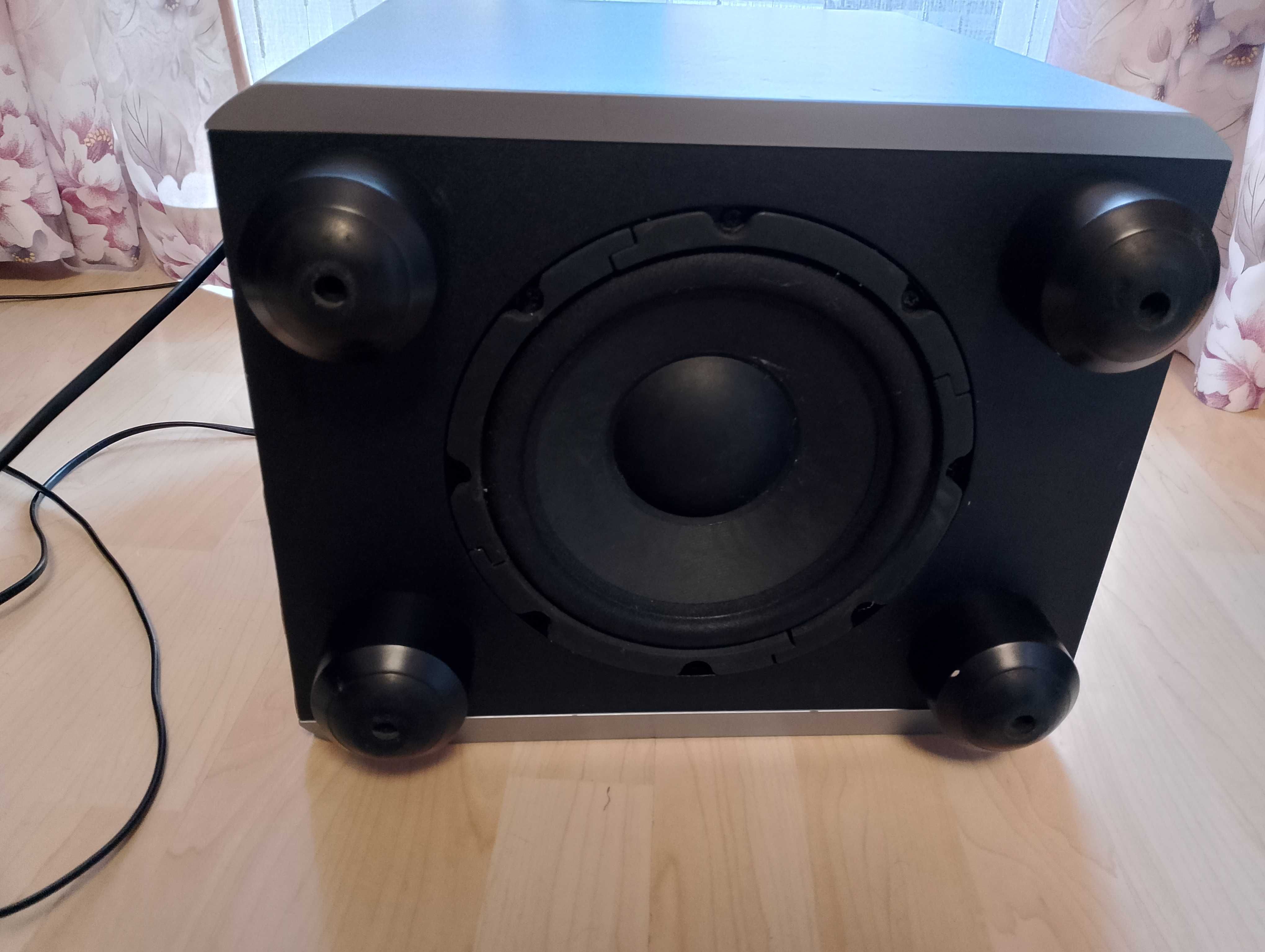 Продавам  активен събуфер JBL