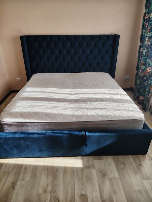 Кровать с матрасом