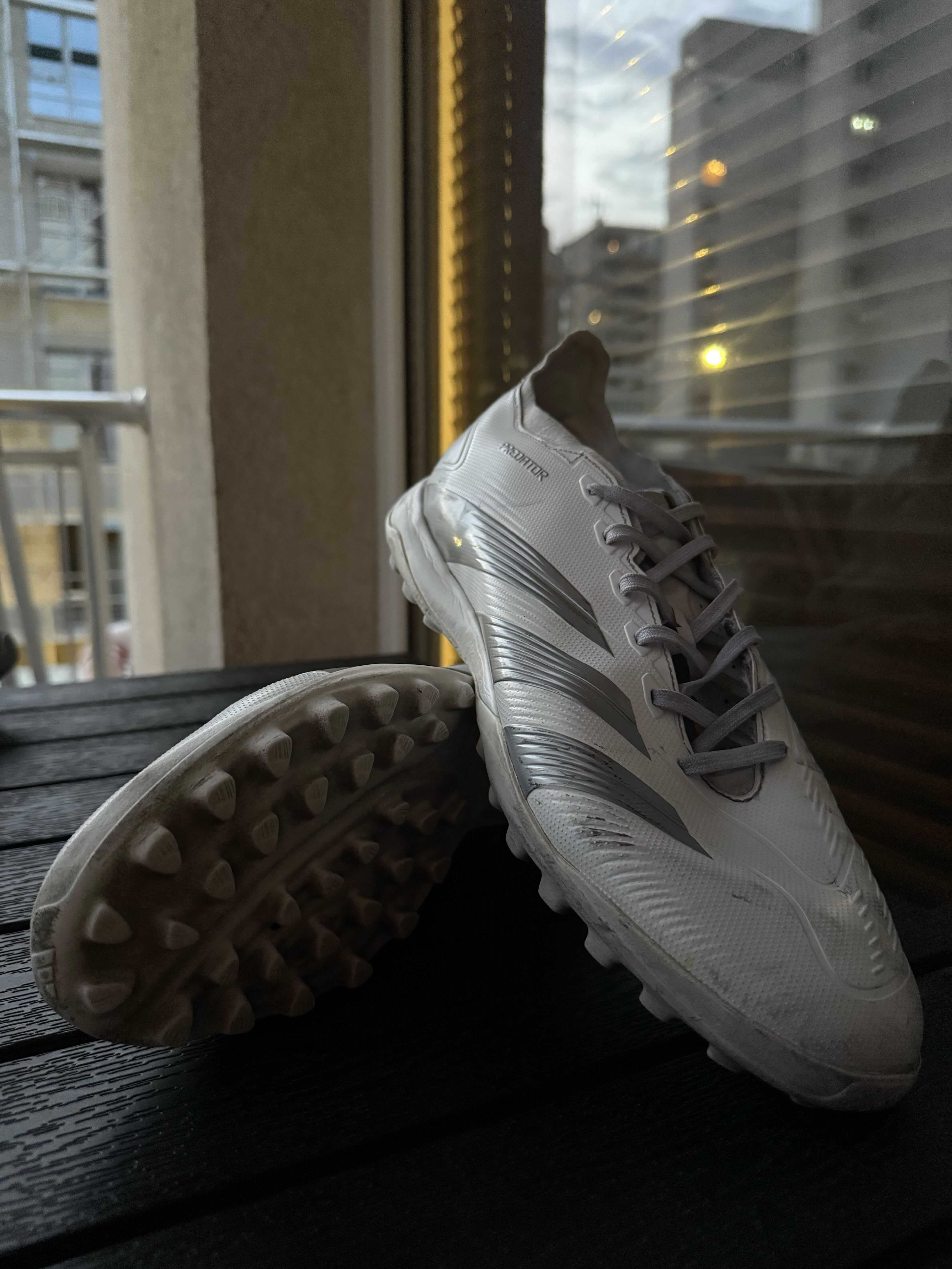 Футболни обувки/Стоножки Adidas Predator League TF - White