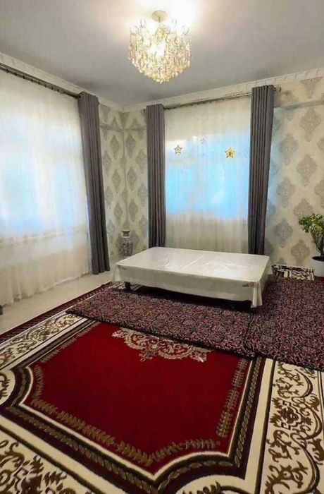 Yunusobod 18 mavze 2 xona 1 etaj (56²) sotiladi