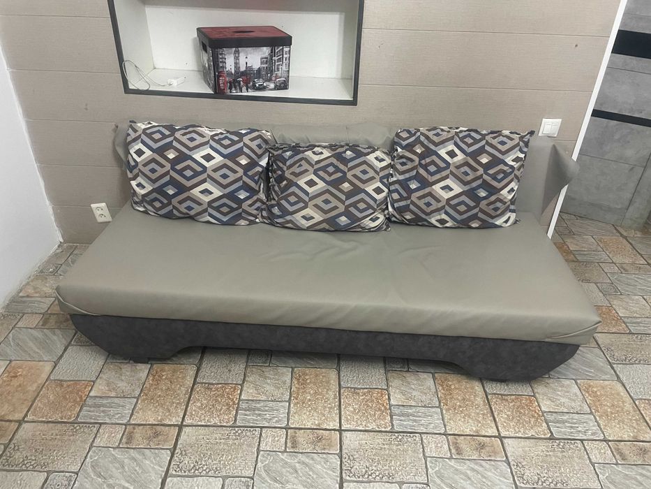 продам диван в подарок коньки