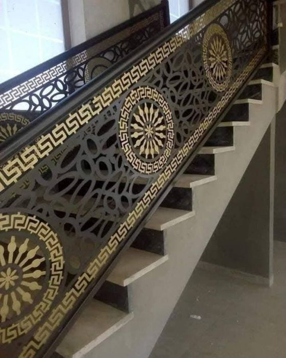 Porti garduri și balustrade