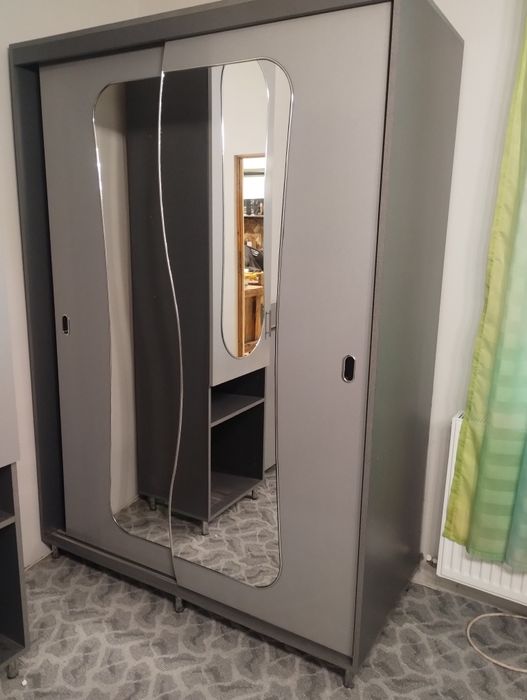 Vand mobila in stare perfecta