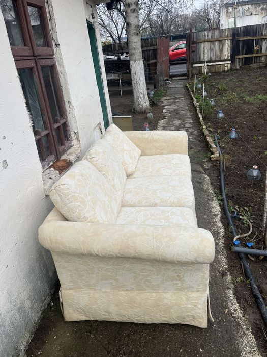 Canapea  3 locuri 1000 ron
