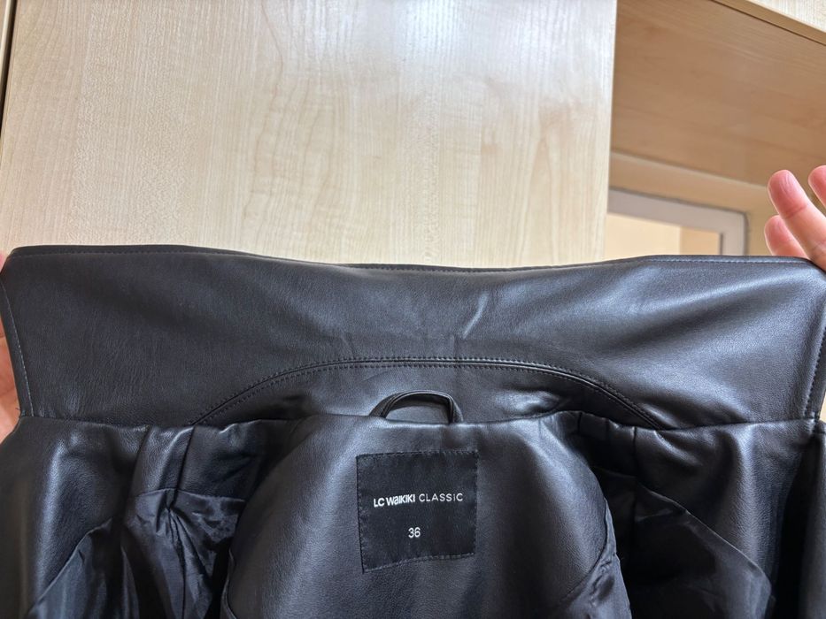 Черно кожено яке