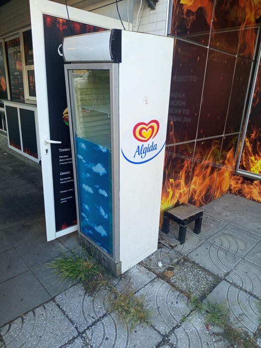 Хладилна витрина