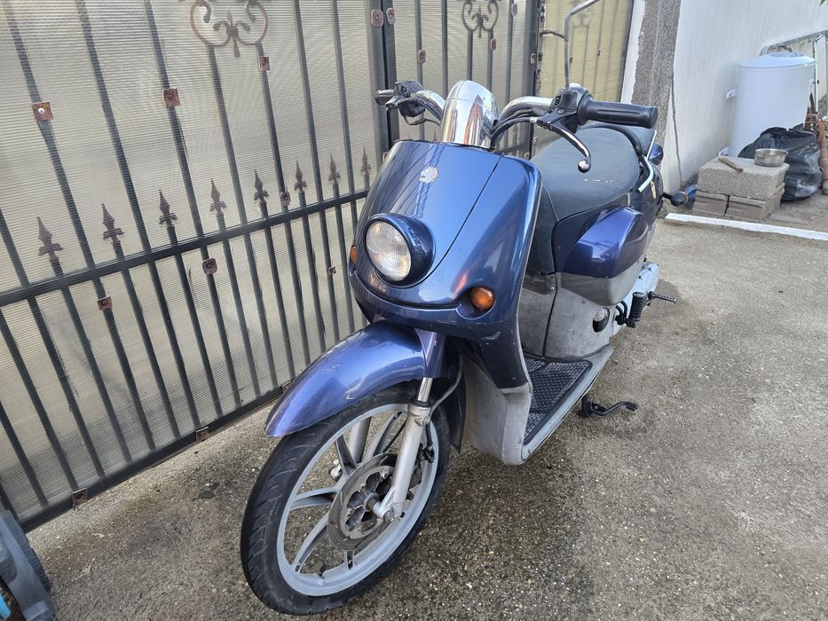 Scuter benelli de 49 cm