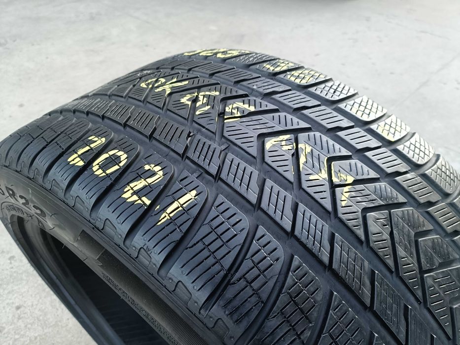 O anvelopa de iarna 325 35 22 pirelli scorpion winter 6,5 mm 2021