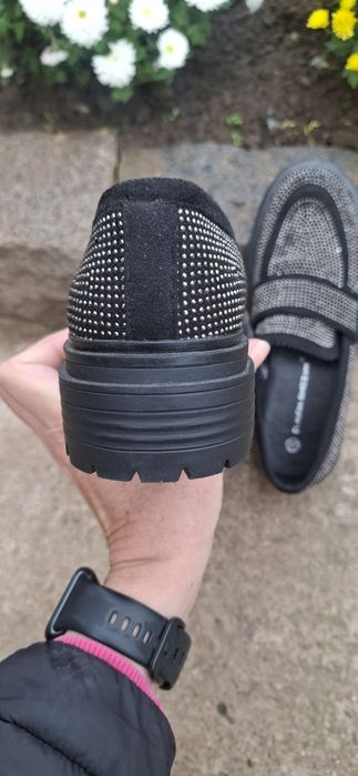 Лоуфъри Claudia Ghizzani