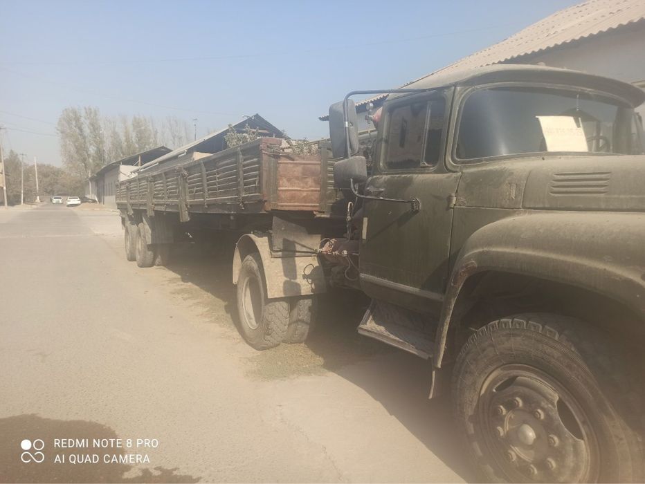 Зил  шаланда матор Урал  прицеп узунлиги 10,5  енига 2,5