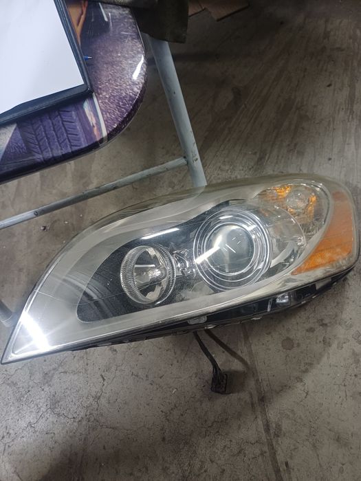 Far stânga Volvo xc60,original