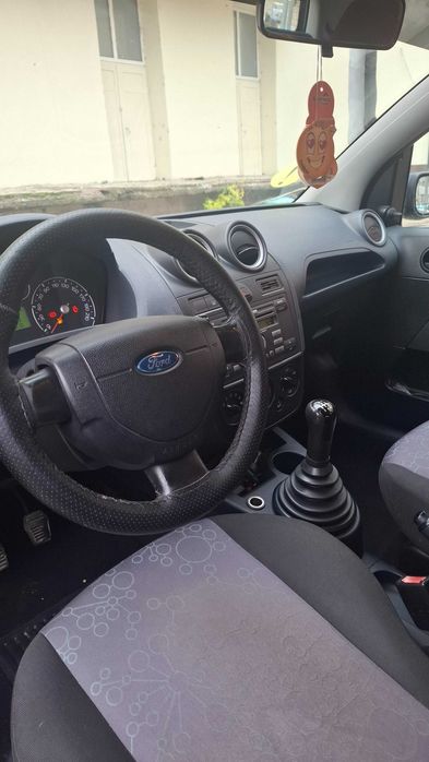 Vând Ford Fiesta