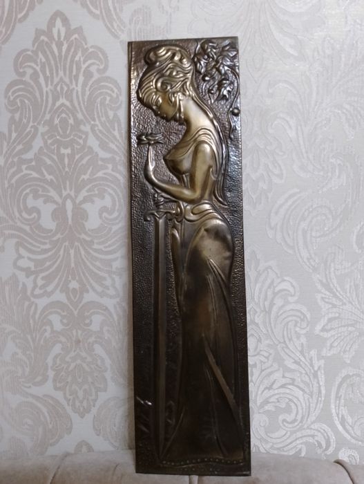 Продам картину -чеканку