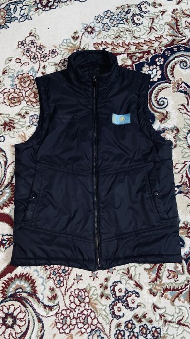 Безрукавка      .