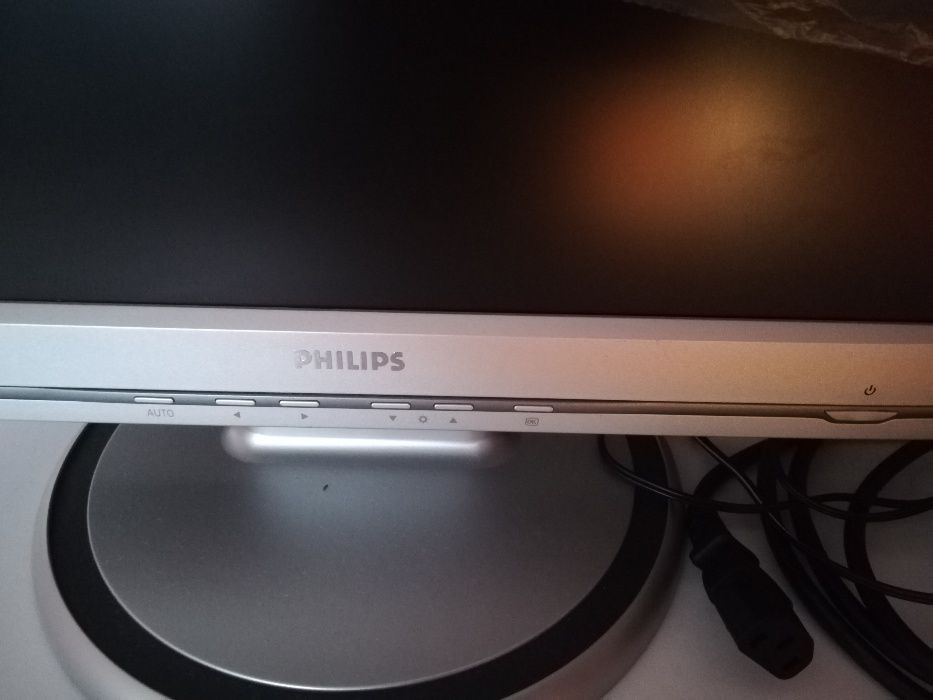 Монитор Philips 190S6