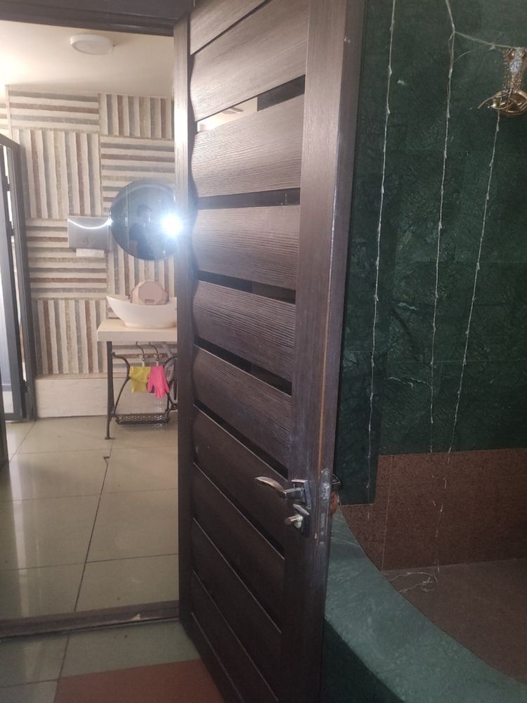 eshiklar sotiladi B/U eshiklar